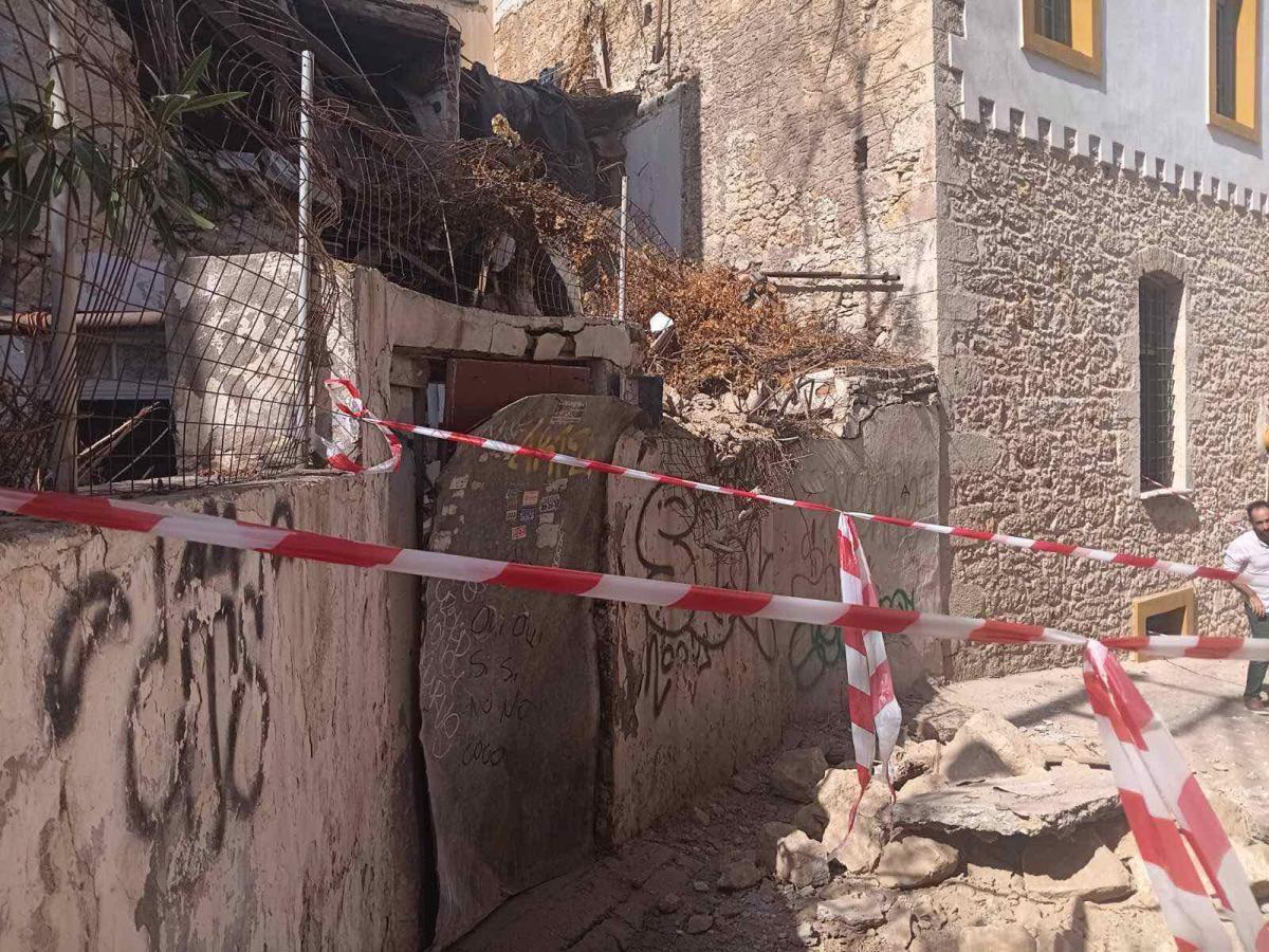 Κατεδαφίζεται το ακίνητο που έπεσε τμήμα από τον τοίχο του στο κέντρο του Ηρακλείου!