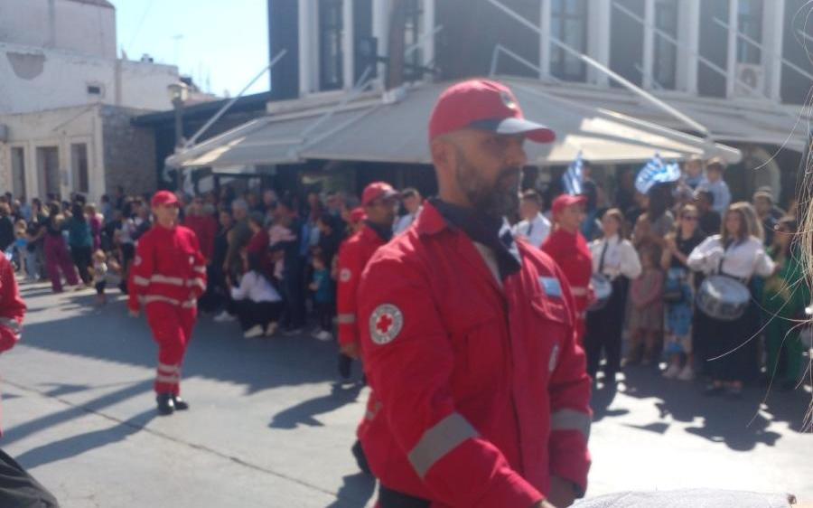 28η Οκτωβρίου - Τυμπάκι: Σκύλος έκλεψε την... παράσταση στην παρέλαση! (pics+vid)