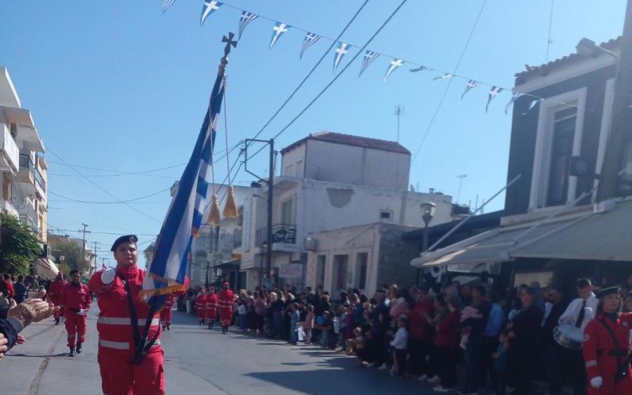 28η Οκτωβρίου - Τυμπάκι: Σκύλος έκλεψε την... παράσταση στην παρέλαση! (pics+vid)