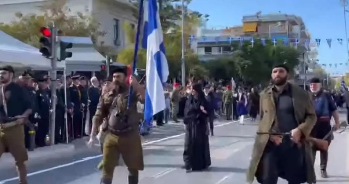 Κρήτη: Η παρέλαση της συζύγου του Υπουργού (vid)