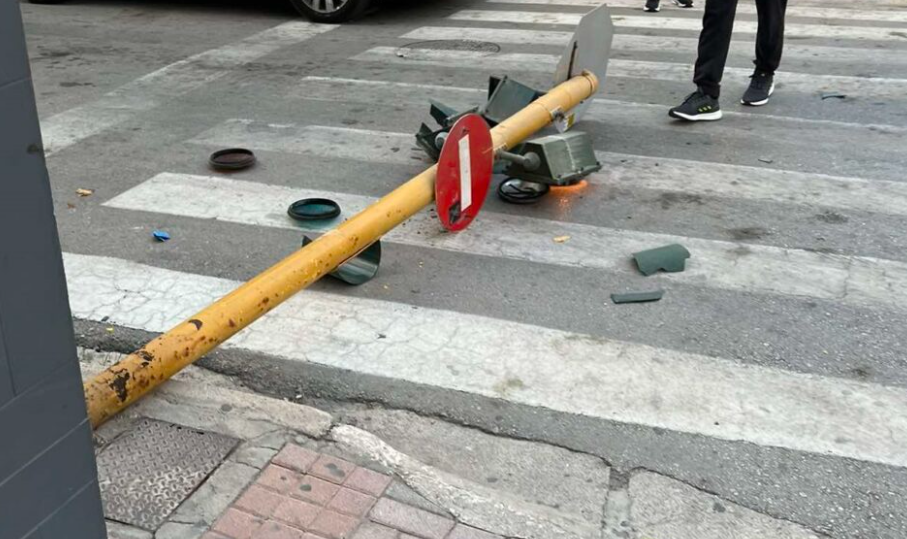 Κρήτη: Φανάρι έπεσε πάνω σε διάβαση πεζών! (pics)