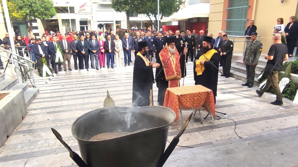 Με επιμνημόσυνη δέηση και κατάθεση στεφάνων τιμήθηκε στο Ηράκλειο η Hμέρα των Ενόπλων Δυνάμεων