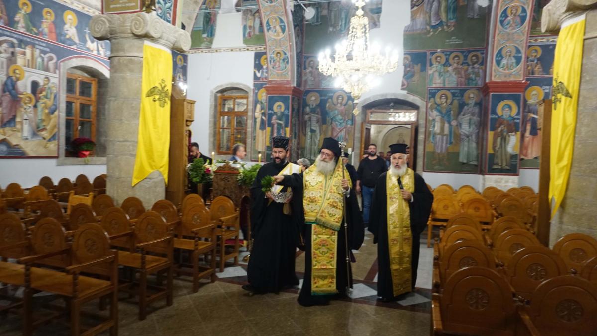 Υποδέχθηκε ξανά τους πιστούς ο Ιερός Ναός Αγίας Βαρβάρας – Αγιασμός για την αποκατάσταση του ιερού ναού