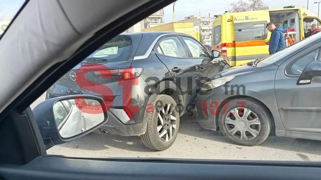 Στο νοσοκομείο ένα άτομο μετά από τροχαίο 3 Στο νοσοκομείο ένα άτομο μετά από τροχαίο