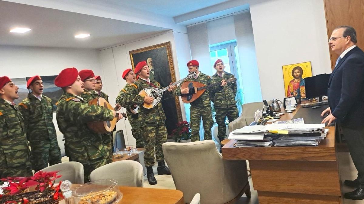 Ρέθυμνο: Είπαν τα κάλαντα στον Δήμαρχο και στον Πρόεδρο της ΠΕΔ Κρήτης