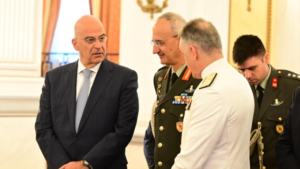 Ένοπλες δυνάμεις: Έκτακτες κρίσεις με εντολή Δένδια στον αρχηγό ΓΕΕΘΑ