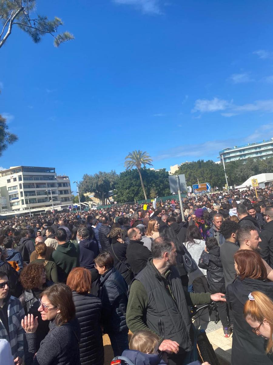 Τέμπη: “Βούλιαξε” το Ηράκλειο – Πάνω από 30.000 οι διαδηλωτές (pics)