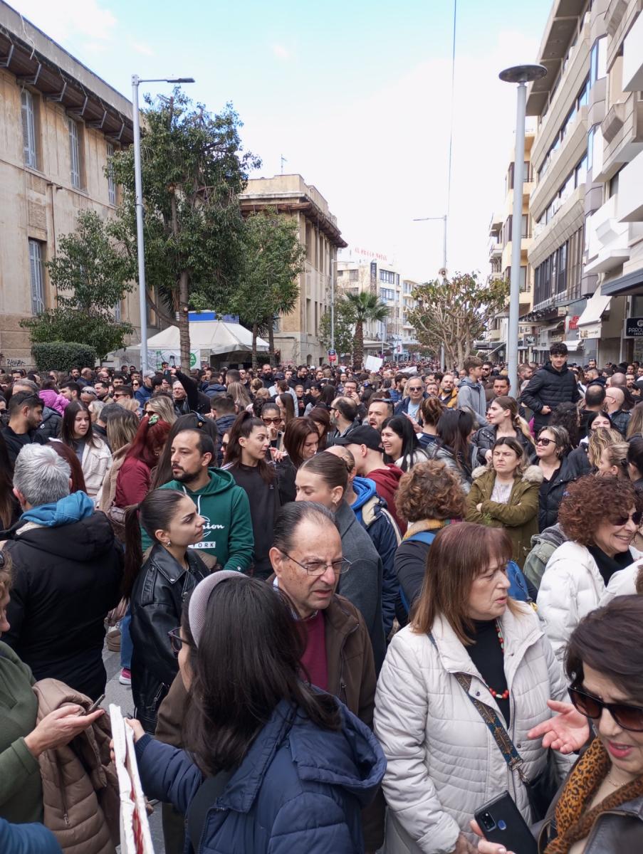 Συγκέντρωση για τα Τέμπη: Η Κρήτη φωνάζει για δικαιοσύνη - Πλήθος κόσμου στη Πλατεία Ελευθερίας