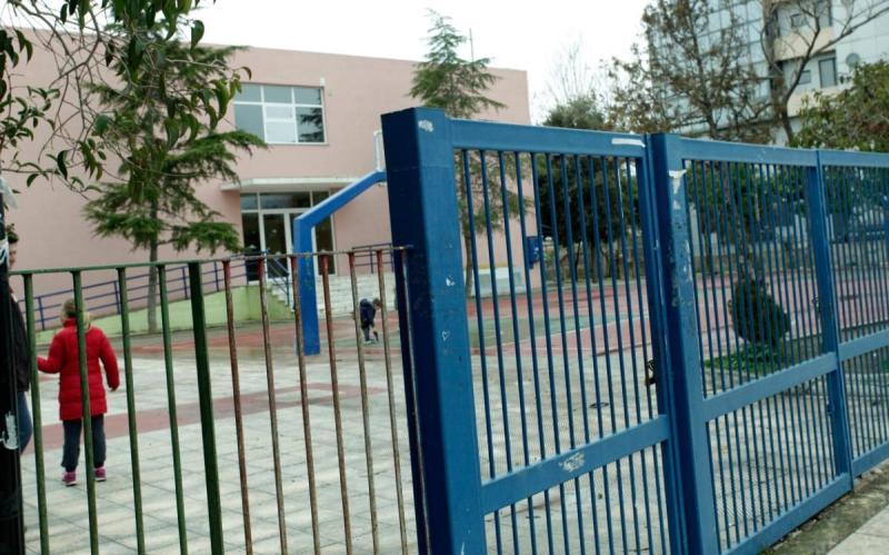 15χρονος κάρφωσε στυλό στο πόδι συμμαθήτριάς του μέσα στην τάξη