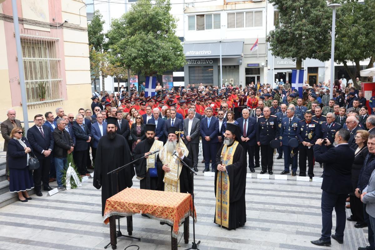 Ηράκλειο: Τιμή στους ήρωες του 1821 με παρέλαση και κατάθεση στεφάνων στην Πλατεία Δασκαλογιάννη