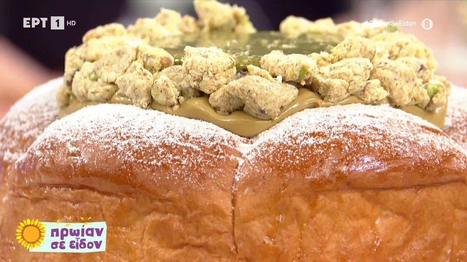 Ο Αντώνης Σελέκος φτιάχνει πασχαλινό τσουρέκι