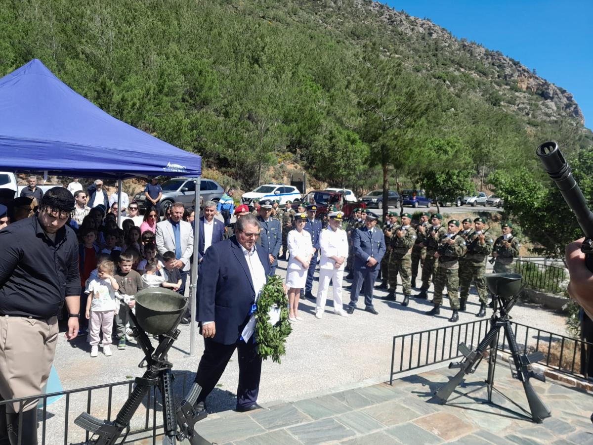 Τίμησαν το κορίτσι που φίλεψε τον Καζαντζάκη – Συγκίνηση στο Γερακάρι για την Ελένη Ταταράκη (pics)