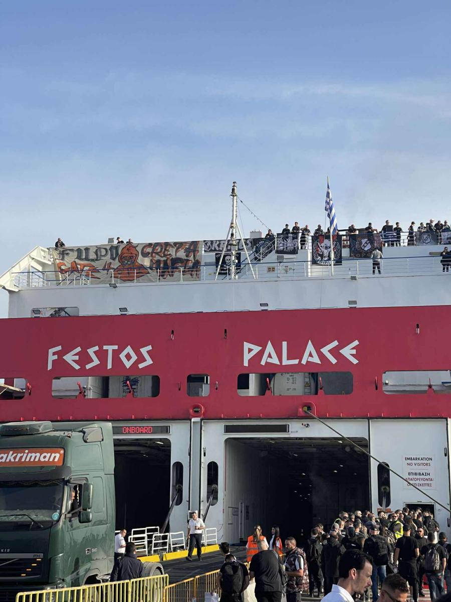 Χιλιάδες φίλοι του ΟΦΗ καθ' οδόν για το ΟΑΚΑ – Κατάμεστο το λιμάνι Ηρακλείου! (pics & vid)