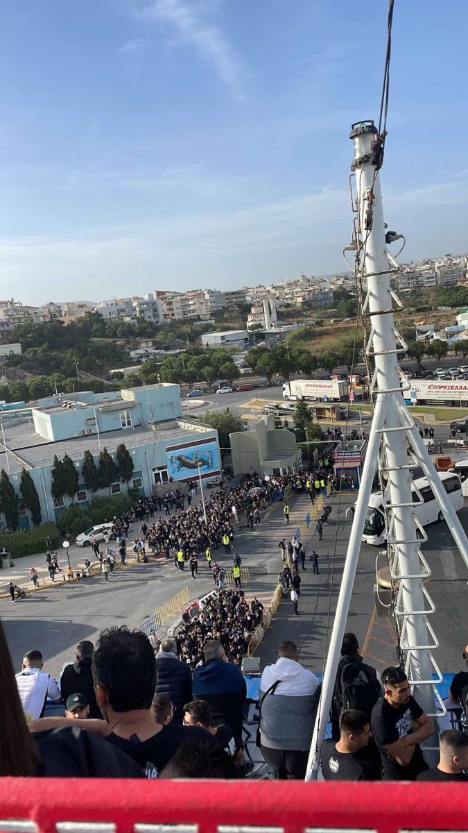 Χιλιάδες φίλοι του ΟΦΗ καθ' οδόν για το ΟΑΚΑ – Κατάμεστο το λιμάνι Ηρακλείου! (pics & vid)