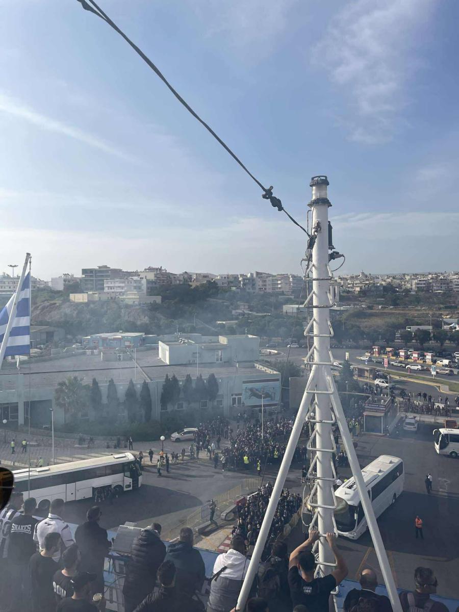 Χιλιάδες φίλοι του ΟΦΗ καθ' οδόν για το ΟΑΚΑ – Κατάμεστο το λιμάνι Ηρακλείου! (pics & vid)