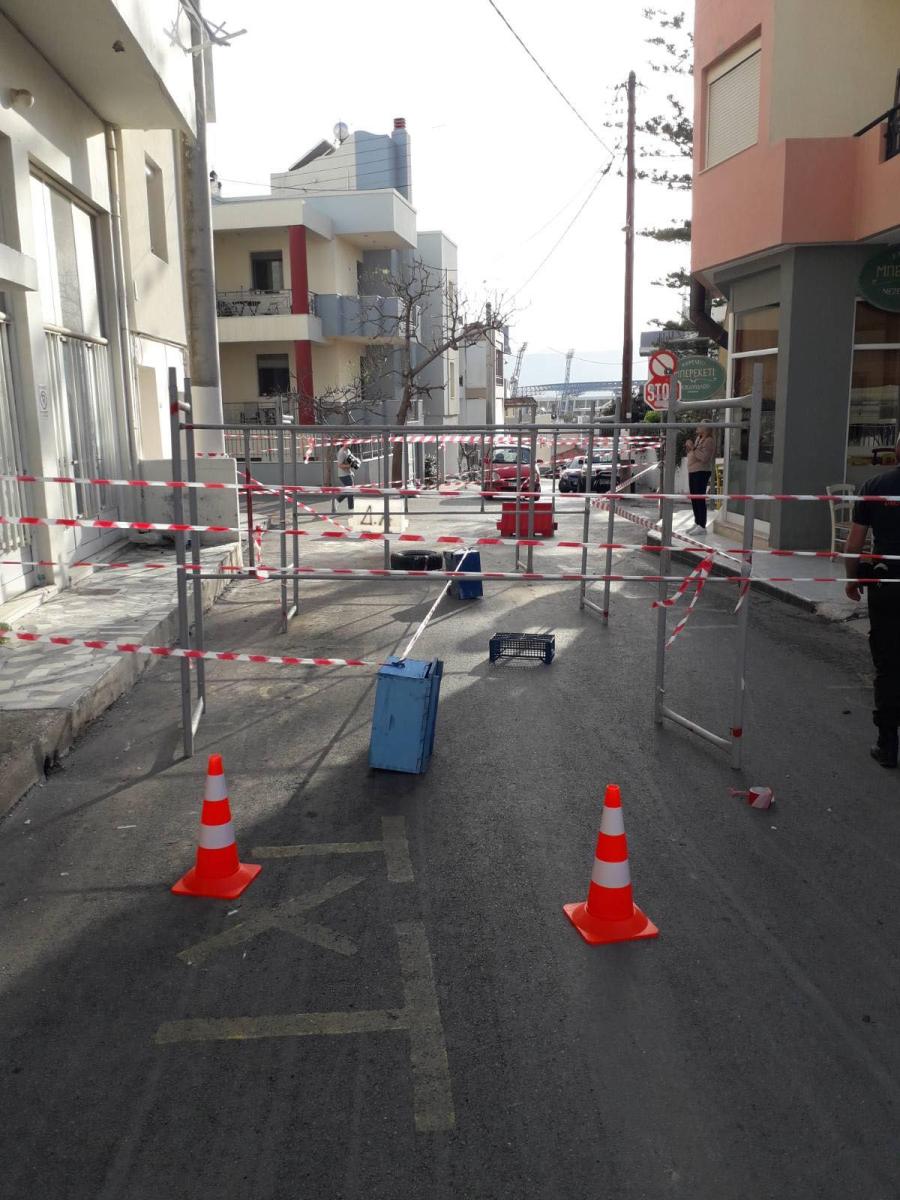 Ηράκλειο: Κλειστή η οδός Σμυριλίου μετά την κατάρρευση μπαλκονιού στα Καμίνια - Σώθηκε τελευταία στιγμή μικροπωλητής