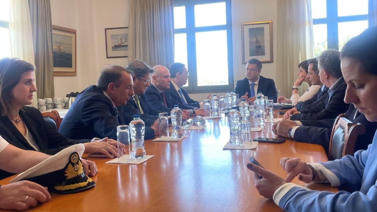 Ηράκλειο: Ο ΟΛΗ φιλοξένησε τον Ευρωπαίο Επίτροπο Απόστολο Τζιτζικώστα – Στο τραπέζι το μέλλον των λιμανιών
