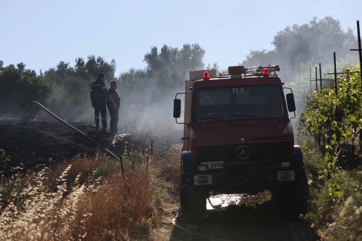 Ηράκλειο: Υπό έλεγχο η μεγάλη φωτιά στις Ασίτες - Δεν απειλήθηκαν κατοικίες - Τρία ελικόπτερα στην μάχη της κατάσβεσης - Δείτε βίντεο