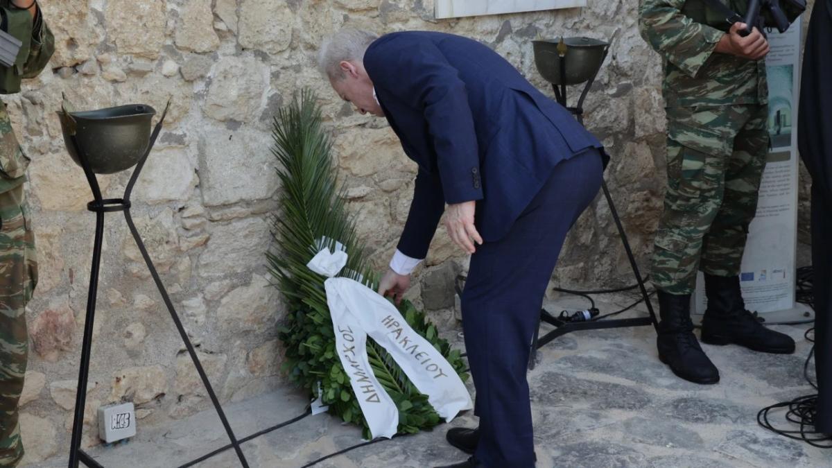 Ο Αλέξης Καλοκαιρινός στην εκδήλωση τιμής και μνήμης για τους φυλακισμένους στη Στοά Μακάσι