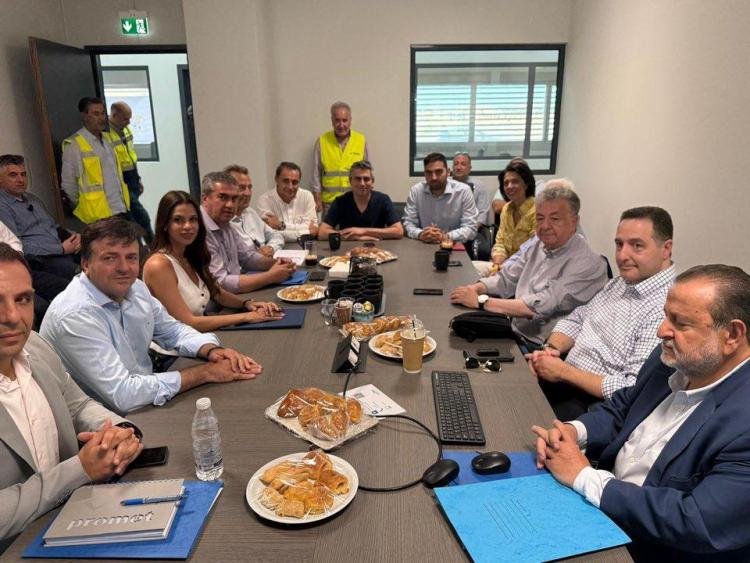 Ο Βουλευτής Ηρακλείου Ν.Δ. Μάξιμος Σενετάκης με τον Υπουργό Μεταφορών Χρίστο Δήμα στο Καστέλι