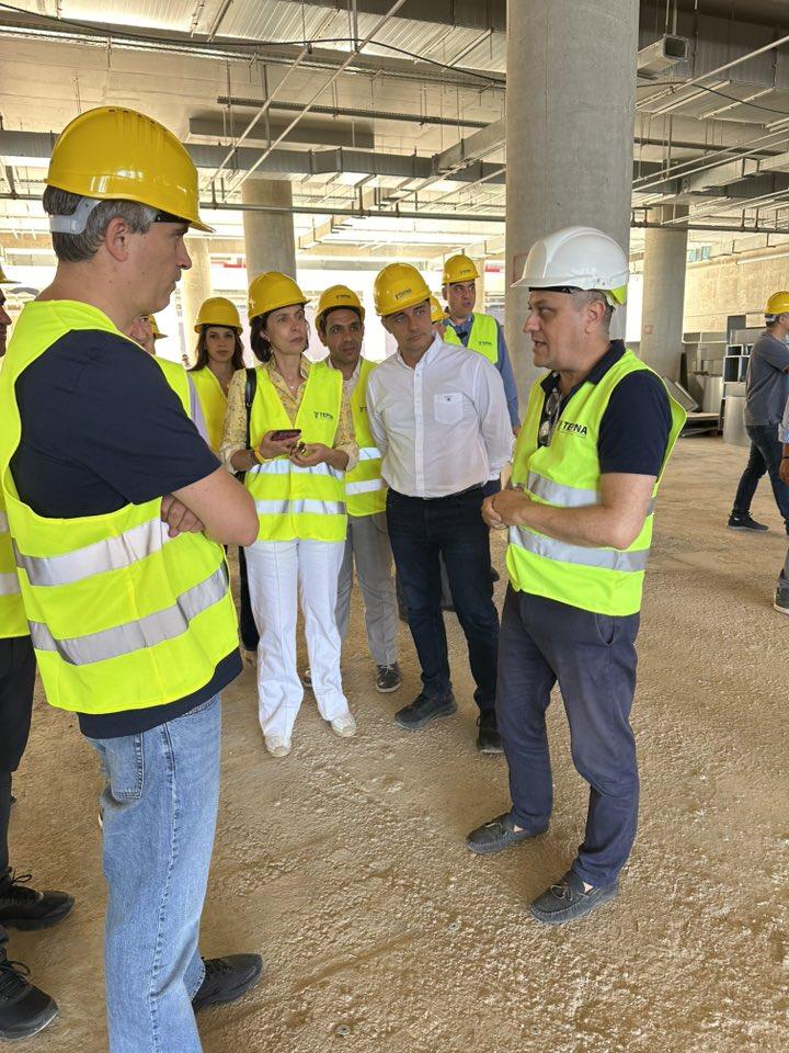 Ο Βουλευτής Ηρακλείου Ν.Δ. Μάξιμος Σενετάκης με τον Υπουργό Μεταφορών Χρίστο Δήμα στο Καστέλι