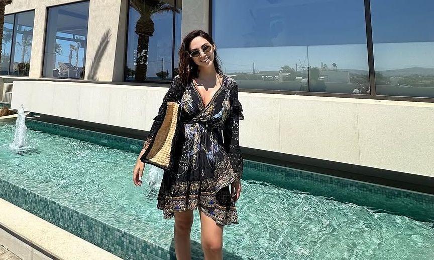 Ηράκλειο: «Τρέλανε» η Λένα Ζευγαρά στο Instagram ποζάροντας με μαγιό σε πισίνα ξενοδοχείου