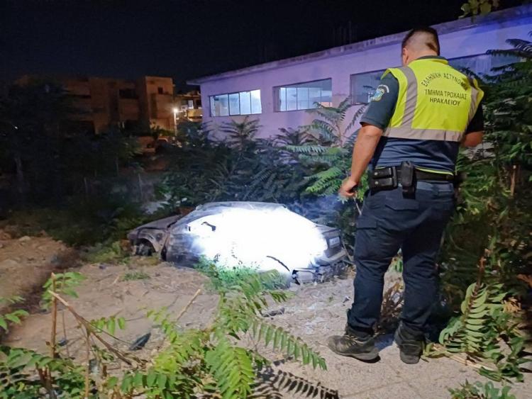 Ηράκλειο: Σοβαρό τροχαίο τα ξημερώματα με 3 τραυματίες - Επιβατηγό έπεσε σε άλλα δύο οχήματα (vid+pics)
