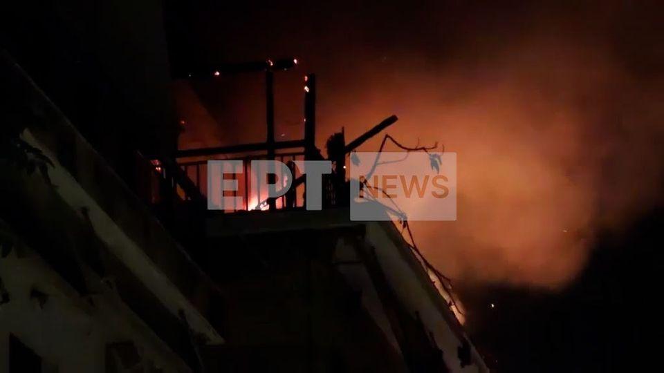 Πυρκαγιά σε διαμέρισμα στο κέντρο της Αθήνα – Στο νοσοκομείο με εγκαύματα ο ένοικος