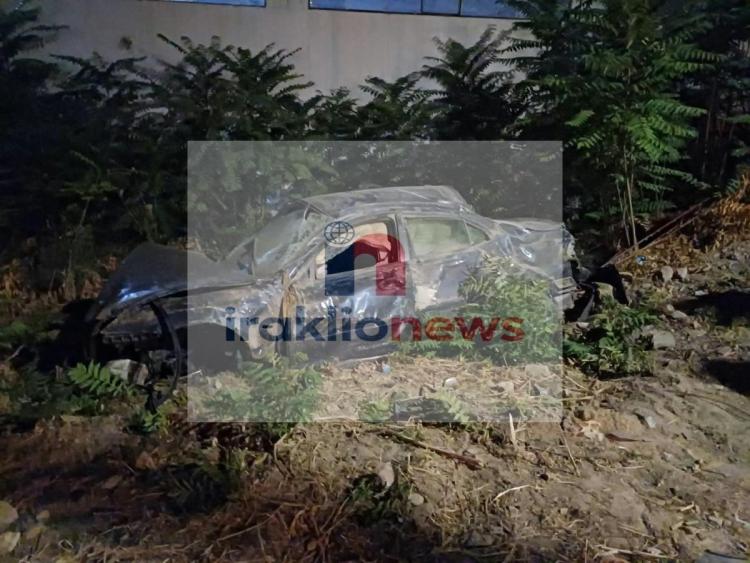 Ηράκλειο: Σοβαρό τροχαίο τα ξημερώματα με 3 τραυματίες - Επιβατηγό έπεσε σε άλλα δύο οχήματα (vid+pics)