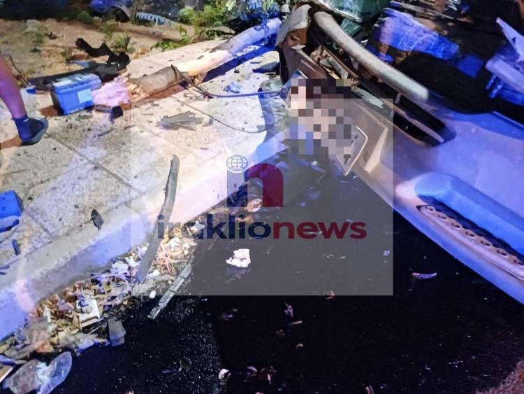 Ηράκλειο: Σοβαρό τροχαίο τα ξημερώματα με 3 τραυματίες - Επιβατηγό έπεσε σε άλλα δύο οχήματα (vid+pics)