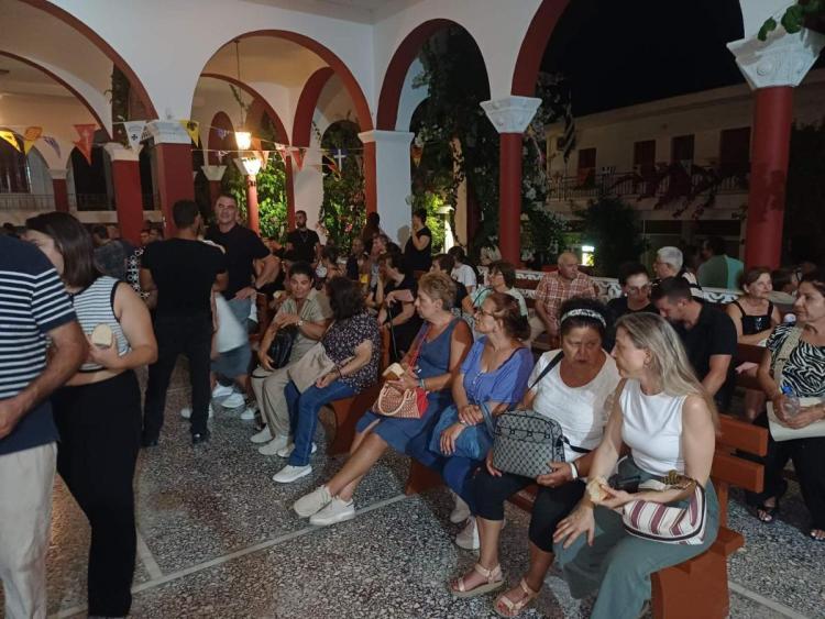 Με λαμπρότητα και συγκίνηση η παραμονή του Δεκαπενταύγουστο στην Παναγία Καλυβιανή – Πλήθος κόσμου στη Μεσαρά (pics)