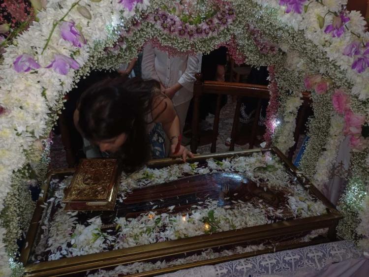 Με λαμπρότητα και συγκίνηση η παραμονή του Δεκαπενταύγουστο στην Παναγία Καλυβιανή – Πλήθος κόσμου στη Μεσαρά (pics)