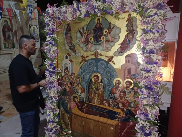 Με λαμπρότητα και συγκίνηση η παραμονή του Δεκαπενταύγουστο στην Παναγία Καλυβιανή – Πλήθος κόσμου στη Μεσαρά (pics)