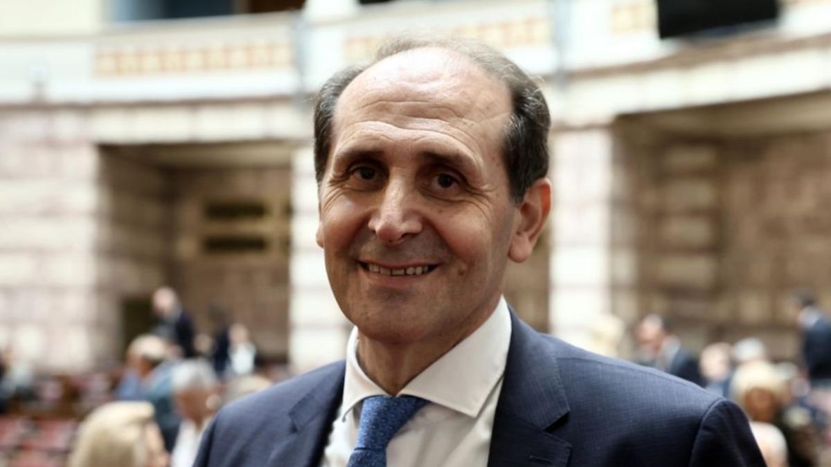 Έφυγε από την ζωή ο γραμματέας της ΚΟ της Νέας Δημοκρατίας Απόστολος Βεσυρόπουλος - Υπέστη ανακοπή καρδιάς