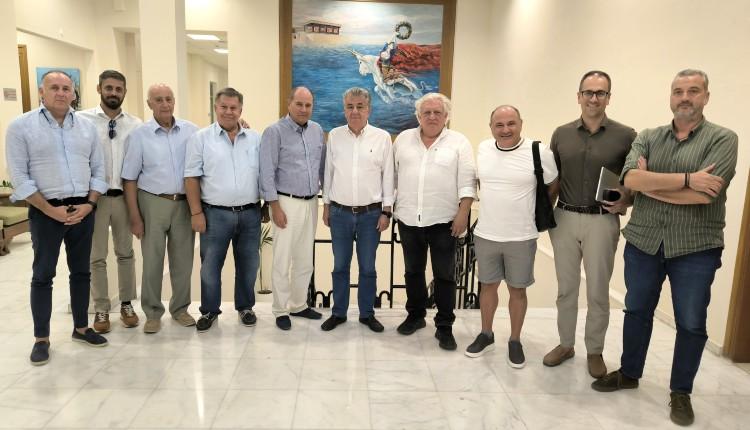 Συνάντηση Περιφερειάρχη Κρήτης με το νέο Δ.Σ. του Συνδέσμου Ξενοδόχων – Στο επίκεντρο ο απολογισμός και οι νέοι στόχοι