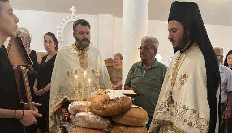 Κλήμα: Μοναδικές στιγμές συγκίνησης στον Εσπερινό της Ύψωσης του Τιμίου Σταυρού με την παρουσία του πατέρα Ευδόκιμου