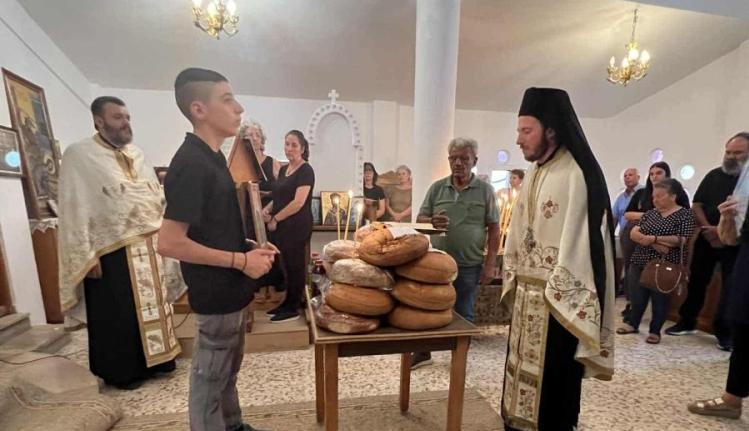 Κλήμα: Μοναδικές στιγμές συγκίνησης στον Εσπερινό της Ύψωσης του Τιμίου Σταυρού με την παρουσία του πατέρα Ευδόκιμου