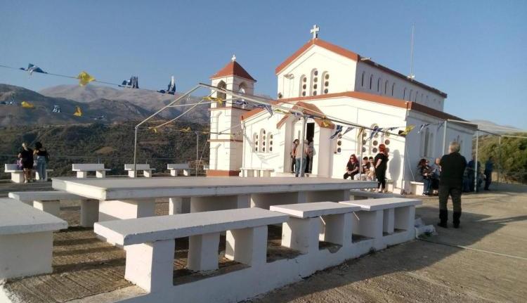 Κλήμα: Μοναδικές στιγμές συγκίνησης στον Εσπερινό της Ύψωσης του Τιμίου Σταυρού με την παρουσία του πατέρα Ευδόκιμου