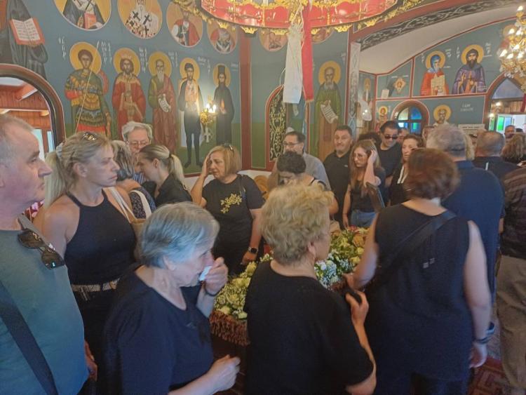 Σε κλίμα συγκίνησης το τελευταίο αντίο στην Αργυρώ Κλαδά – Το Ηράκλειο θρηνεί μια αγαπημένη παρουσία (pics)