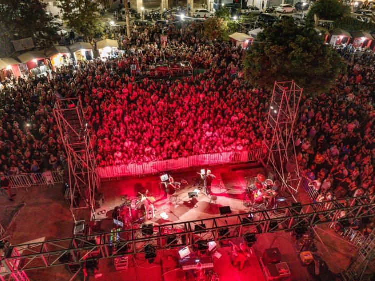 Βούλιαξε από κόσμο το Γάζι στη συναυλία των "Πυξ Λαξ"