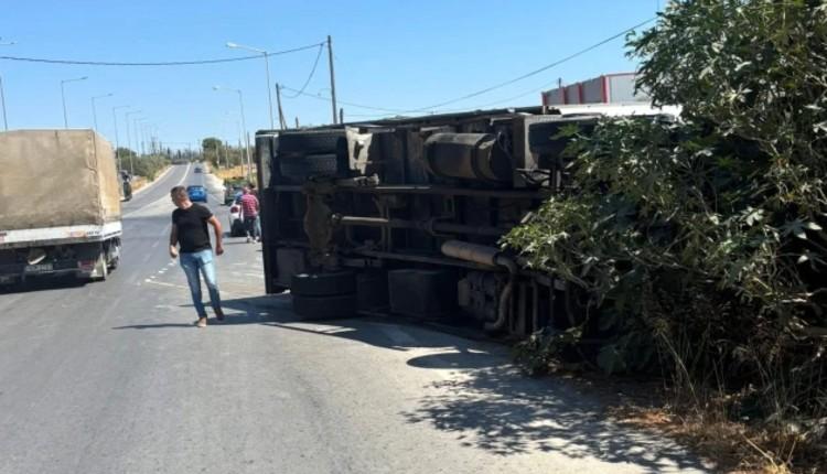 Μεσαρά: Νταλίκα με ζώα ντελαπάρισε μετά από βλάβη στα φρένα!