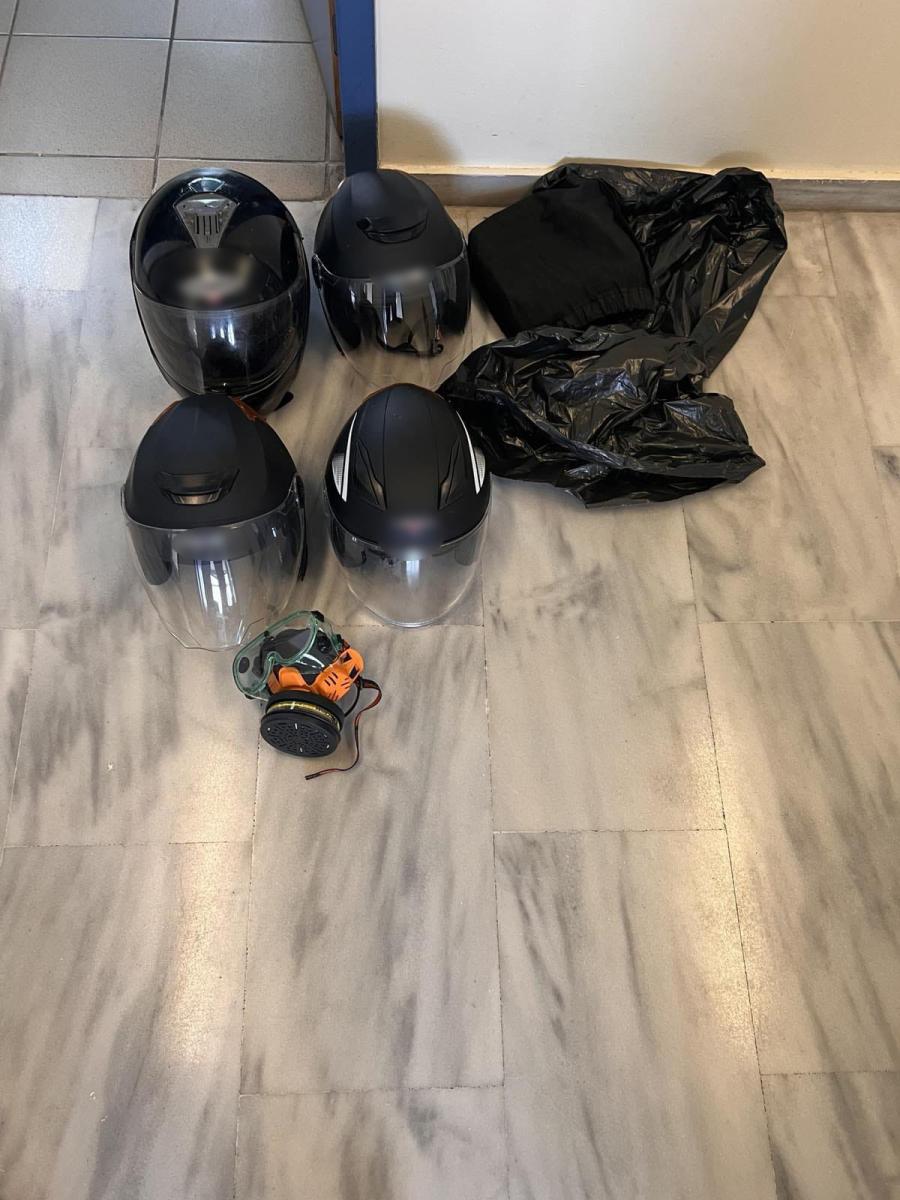 Ηράκλειο: Αστυνομική επιχείρηση στον “Ευαγγελισμό” – Έξι συλλήψεις και τέσσερις προσαγωγές για την επίθεση κατά Βορίδη 3 Ηράκλειο: Αστυνομική επιχείρηση στον “Ευαγγελισμό” – Έξι συλλήψεις και τέσσερις προσαγωγές για την επίθεση κατά Βορίδη