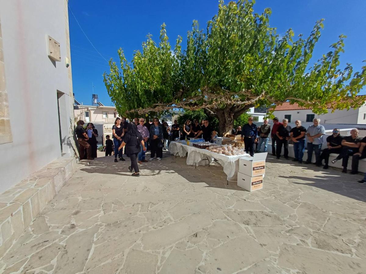 Μεσαρά: Ήταν όλοι εκεί για το ύστατο χαίρε στον σπουδαίο Αντώνη Ασκοξυλάκη... 9 Μεσαρά: Ήταν όλοι εκεί για το ύστατο χαίρε στον σπουδαίο Αντώνη Ασκοξυλάκη...