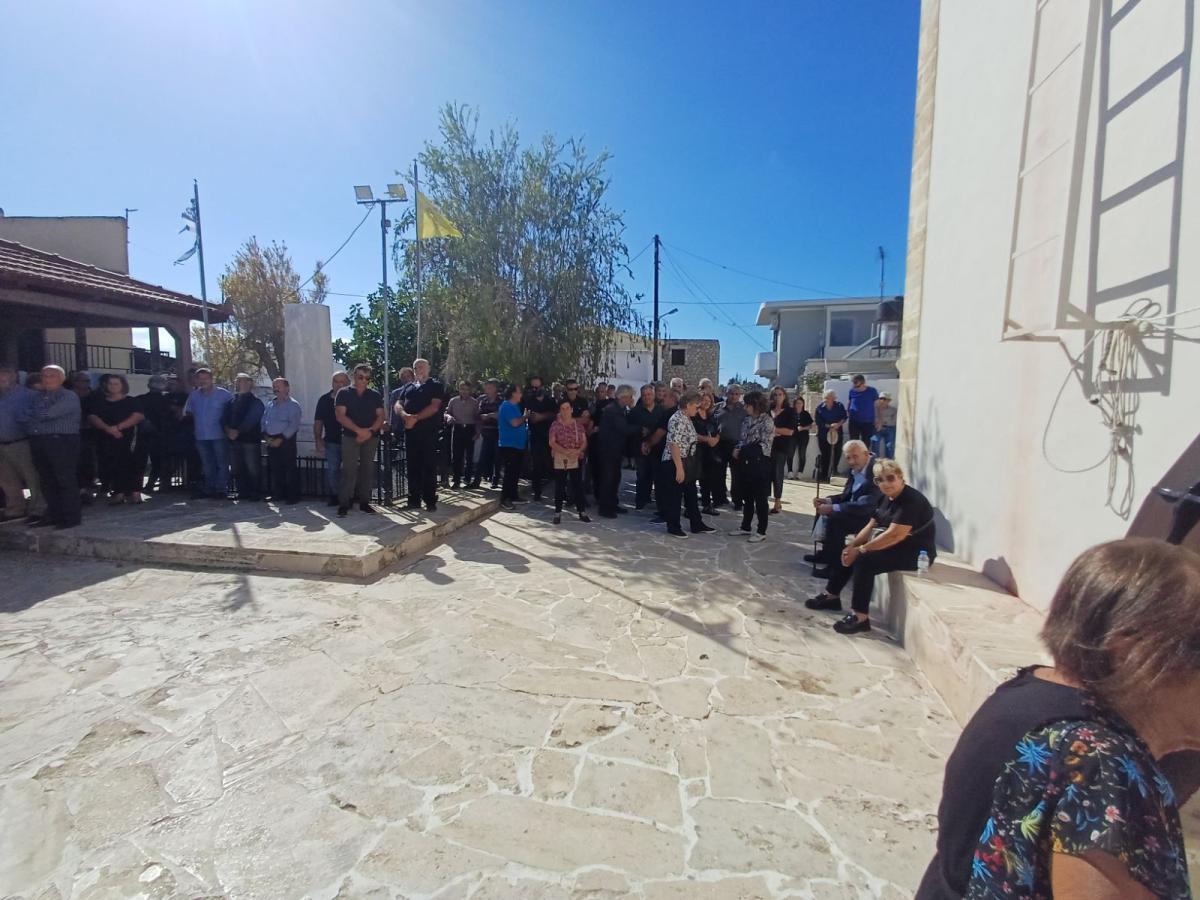 Μεσαρά: Ήταν όλοι εκεί για το ύστατο χαίρε στον σπουδαίο Αντώνη Ασκοξυλάκη... 8 Μεσαρά: Ήταν όλοι εκεί για το ύστατο χαίρε στον σπουδαίο Αντώνη Ασκοξυλάκη...
