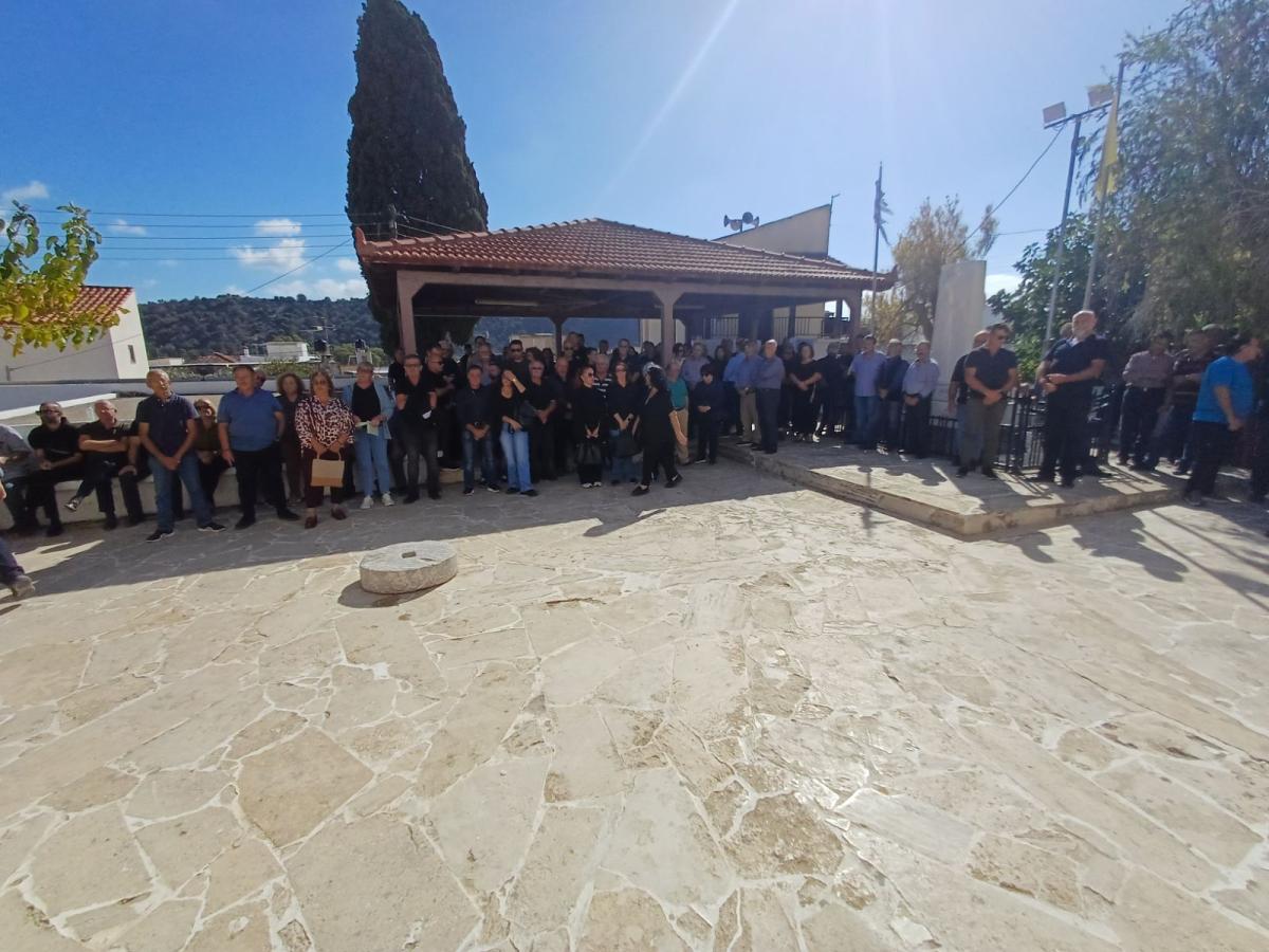 Μεσαρά: Ήταν όλοι εκεί για το ύστατο χαίρε στον σπουδαίο Αντώνη Ασκοξυλάκη... 7 Μεσαρά: Ήταν όλοι εκεί για το ύστατο χαίρε στον σπουδαίο Αντώνη Ασκοξυλάκη...