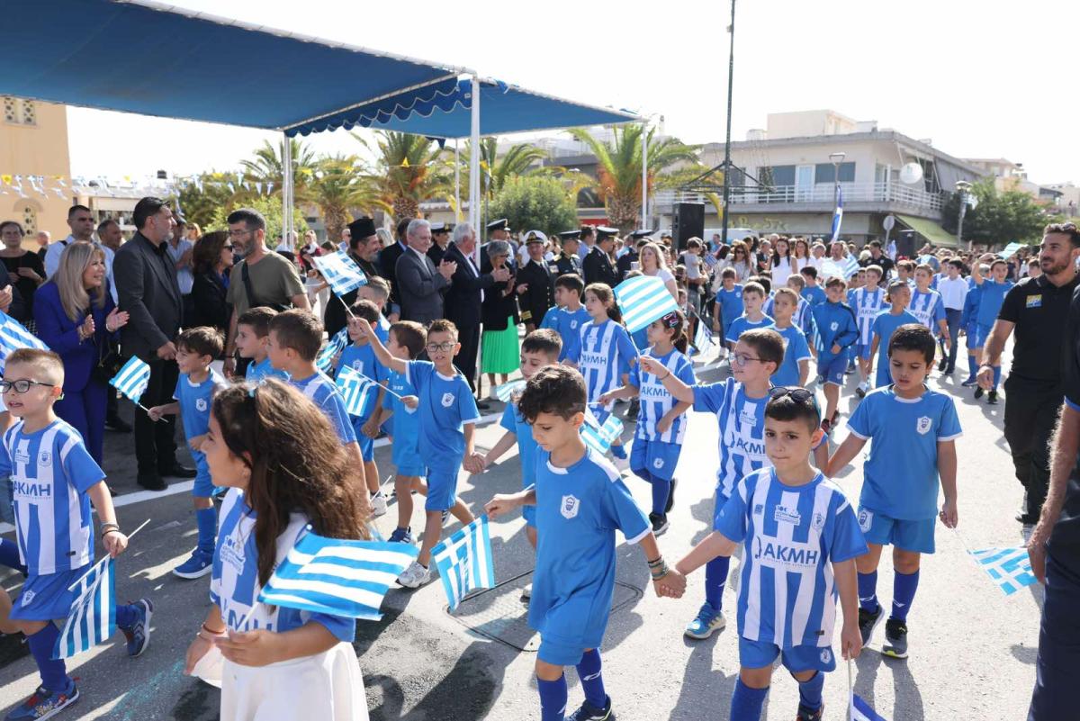 Ηράκλειο: Με παλμό και συγκίνηση η παρέλαση της 28ης Οκτωβρίου στη Νέα Αλικαρνασσό (pics) 4 Ηράκλειο: Με παλμό και συγκίνηση η παρέλαση της 28ης Οκτωβρίου στη Νέα Αλικαρνασσό (pics)