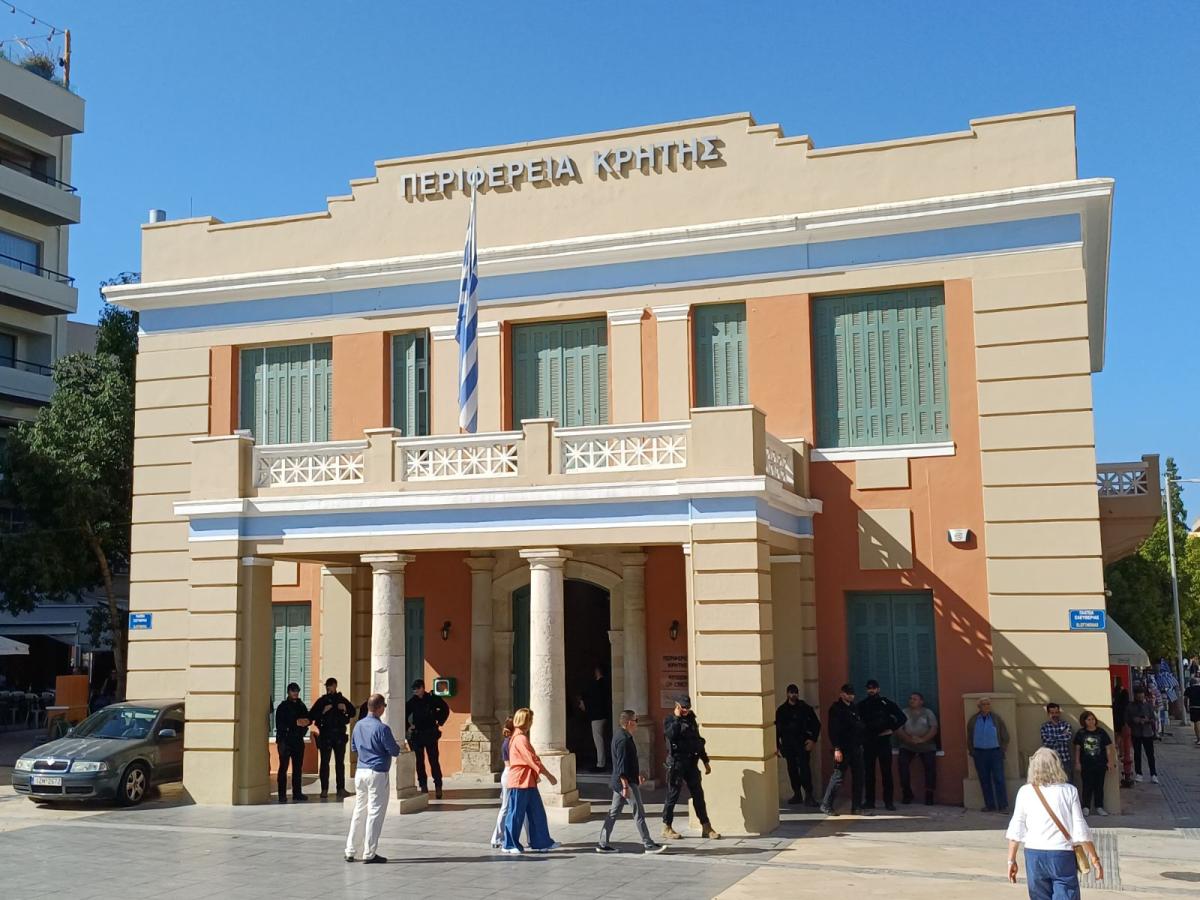 Με λαμπρότητα και συγκίνηση ο εορτασμός της 28ης Οκτωβρίου στο Ηράκλειο! (pics) 6 Με λαμπρότητα και συγκίνηση ο εορτασμός της 28ης Οκτωβρίου στο Ηράκλειο! (pics)