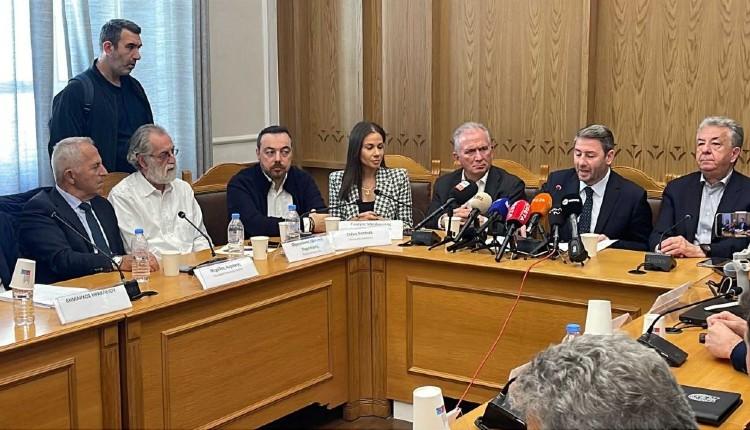 Ανδρουλάκης από Ηράκλειο: «Δεν δέχομαι μια τραγωδία να γίνεται reality show – Όχι σε ζώνες ανομίας» 3 Ανδρουλάκης από Ηράκλειο: «Δεν δέχομαι μια τραγωδία να γίνεται reality show – Όχι σε ζώνες ανομίας»