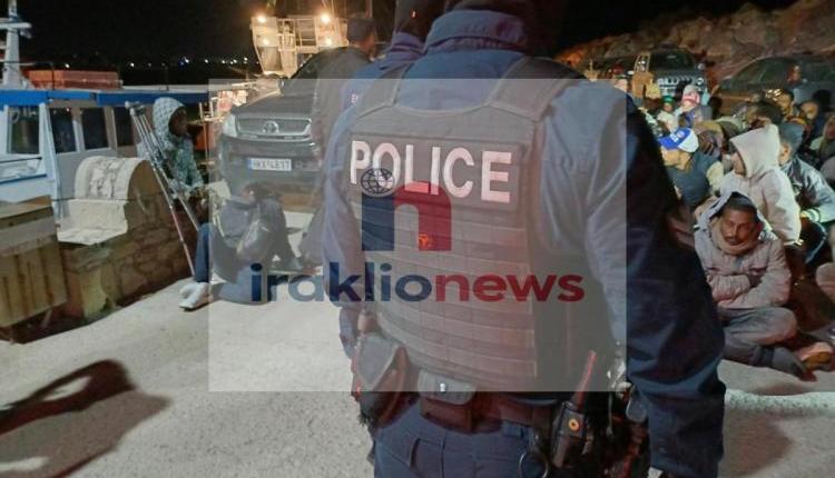 Ηράκλειο: Στο Λιμάνι Κόκκινου Πύργου 76 διασωθέντες - Βρέθηκαν ανοιχτά του κόλπου της Μεσαράς (pics+vids)