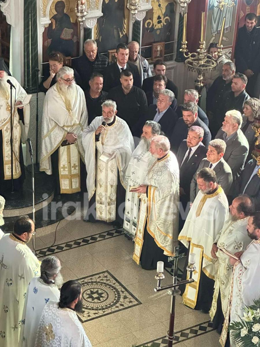 Τυμπάκι: Πέταξε για τον ουρανό ο 19χρονος Ραφαήλ - Συγκλονιστικές εικόνες στο τελευταίο αντίο 3 Τυμπάκι: Πέταξε για τον ουρανό ο 19χρονος Ραφαήλ - Συγκλονιστικές εικόνες στο τελευταίο αντίο